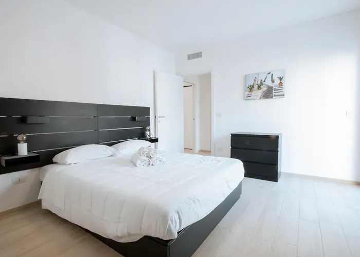 The Moon Apartment Monopoli